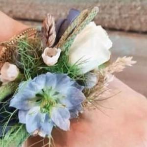 Amandine, créatrice sur-mesure de composition florale pour votre mariage en normandie - Mariage en Normandie