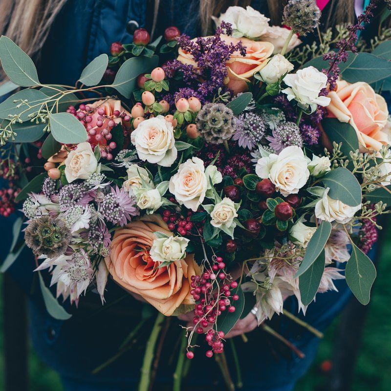 Un bouquet de fleur pour un mariage champêtre, idéal pour la mariée ou les fleurs à disposer en décoration dans la salle ou pour le vin d’honneur 