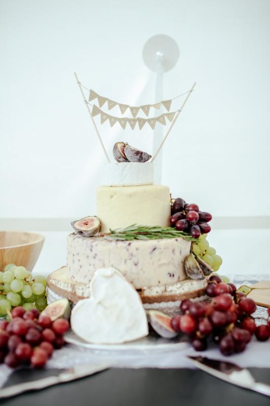 pièce montée fromagère pour un repas de mariage au fromage