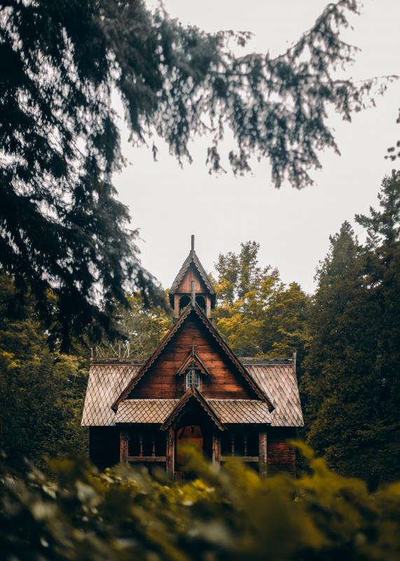 Mariage en Normandie - photographie d'une stavkirke église en bois debout norvégienne