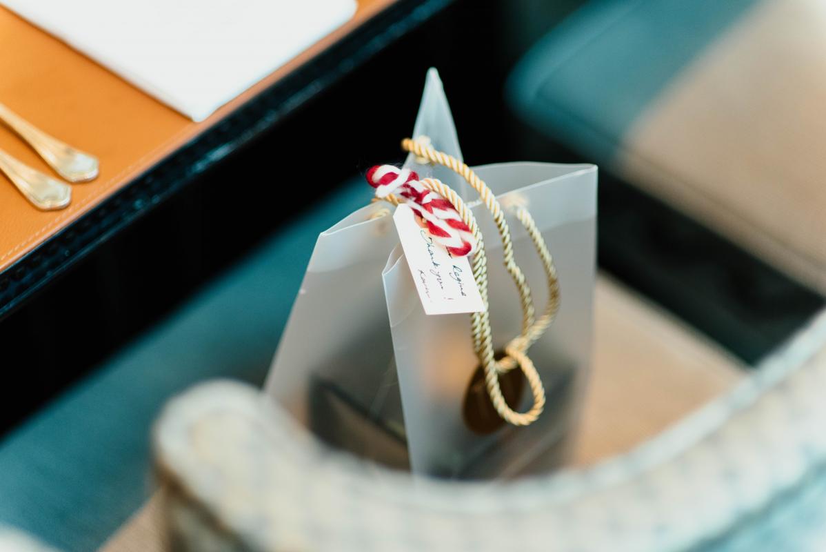 Créer un cadeau insolite pour vos invités, le welcome bag pour regrouper les éléments utiles du jour j