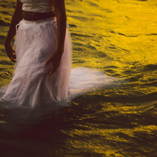 Idée mariage original : Les pieds dans l'eau en Normandie