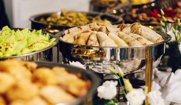 La nouvelle tendance 2020 pour votre repas de mariage :  dites « oui » à un buffet à partager ! 