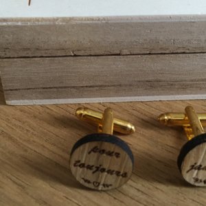 des boutons de manchettes en bois, personnalisé et unique pour votre mariage en Normandie  - Mariage en Normandie