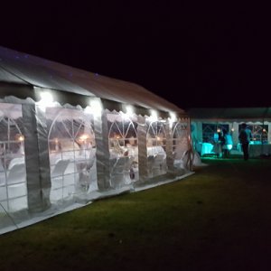 une tente de location en normandie pour vos évenements avec des effets lumineux  - Mariage en Normandie