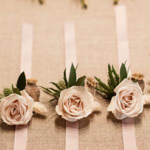 Créatrice de compositions florales sur-mesure pour le jour de votre mariage en Normandie - Mariage en Normandie