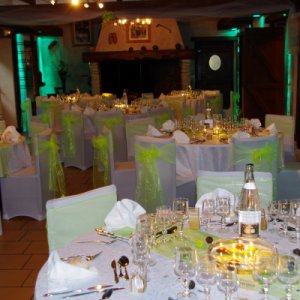 décoration et mise en place de lumière en vert pour un mariage en Normandie  - Mariage en Normandie