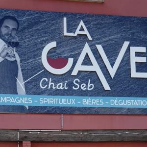  La Cave Chai Seb vous reçoivent à Lisieux dans une boutique chaleureuse pour l’organisation de votre mariage en Normandie, conseils, vins, alcools - Mariage en Normandie