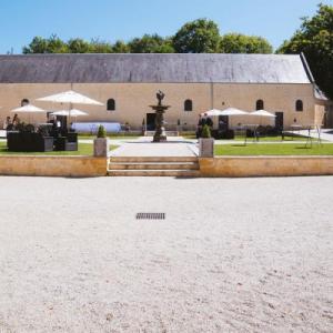 Domaine de la cour du lys, salle de réception avec des couchages pour votre mariage en Normandie entre Caen et Bayeux - Mariage en Normandie